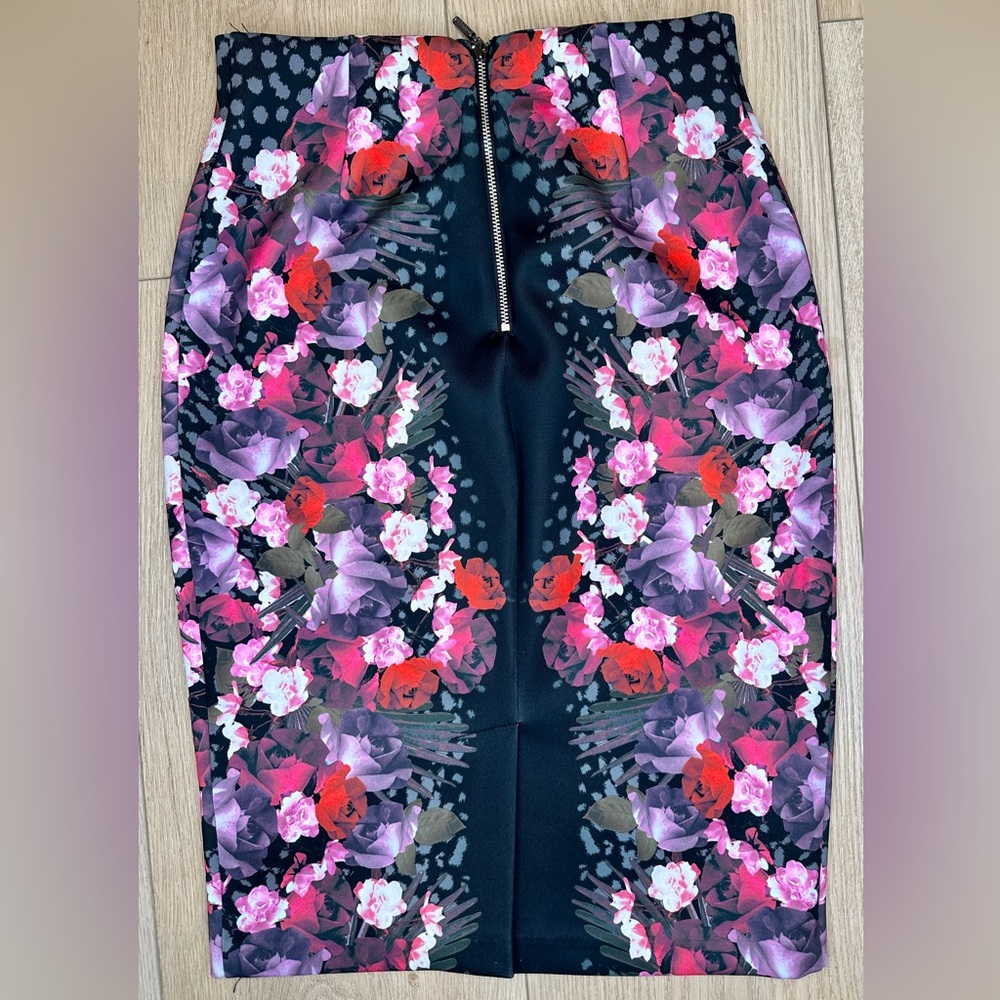 Guess Pencil Skirt - Picture 2 of 4